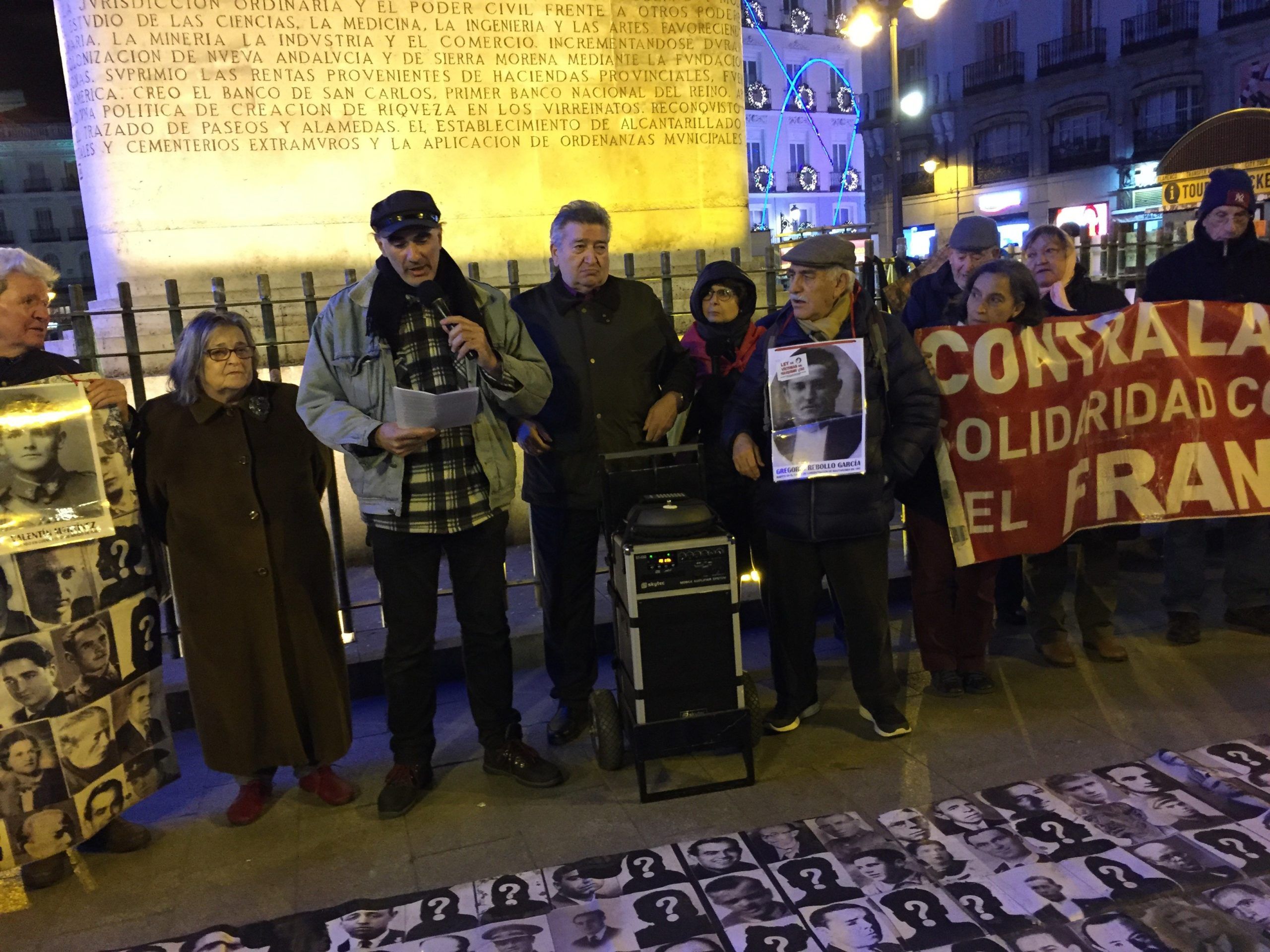 jeudi 5 décembre Juan lit la pétition adressée au maire de Madrid par notre association