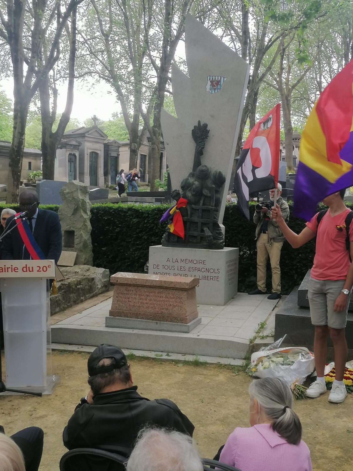 Monument et inscriptions lisibles