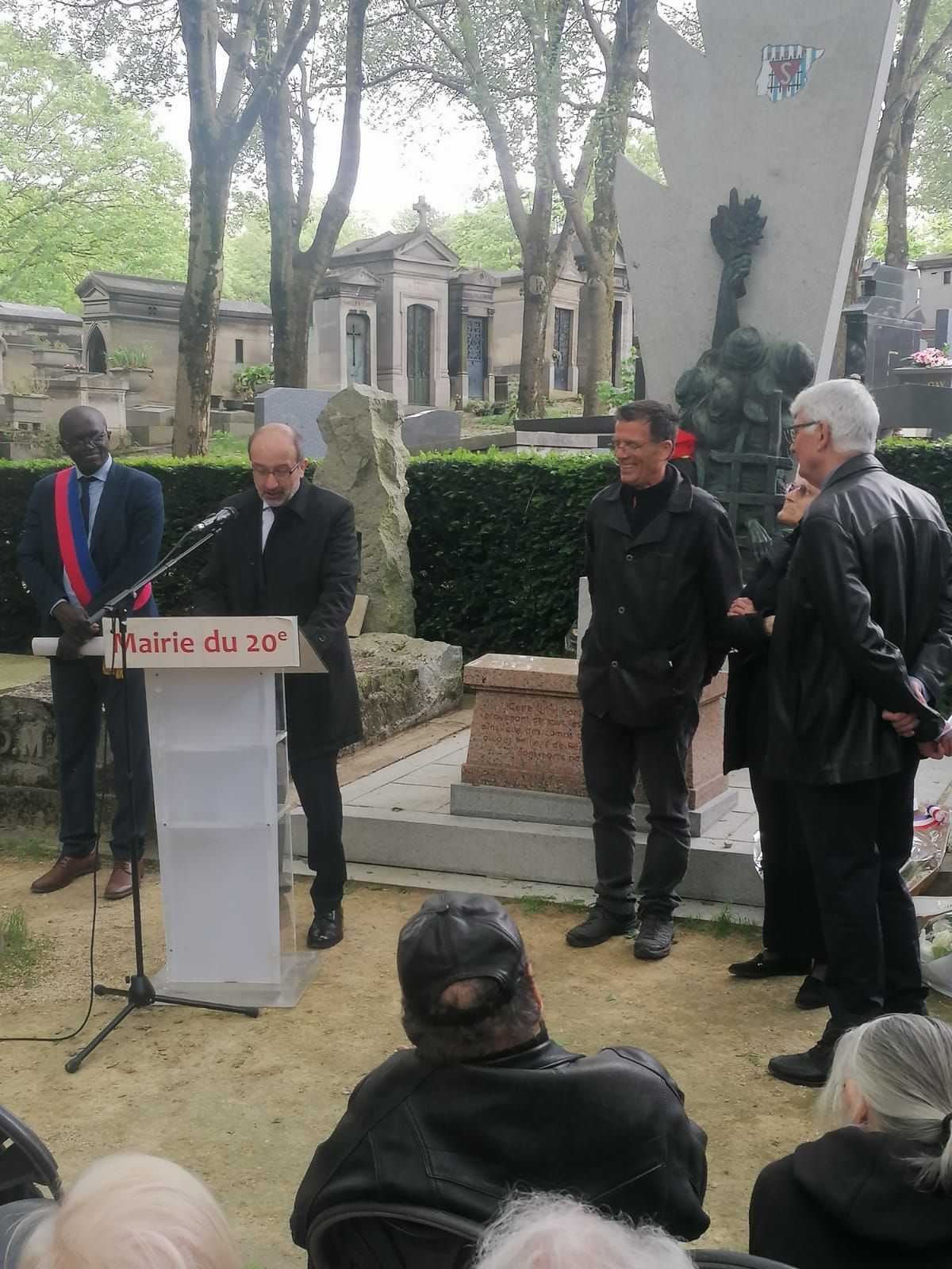 Monsieur Vitorio Redondo ambassadeur Représentant du gouvernement espagnol