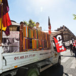 Transport de la barricade et portraits dans les rues du Marais